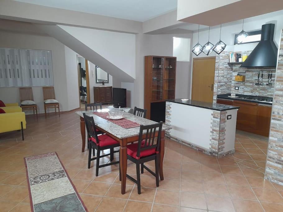 Casa Vacanze A 2 Minuti Dal Mare Авола Екстер'єр фото